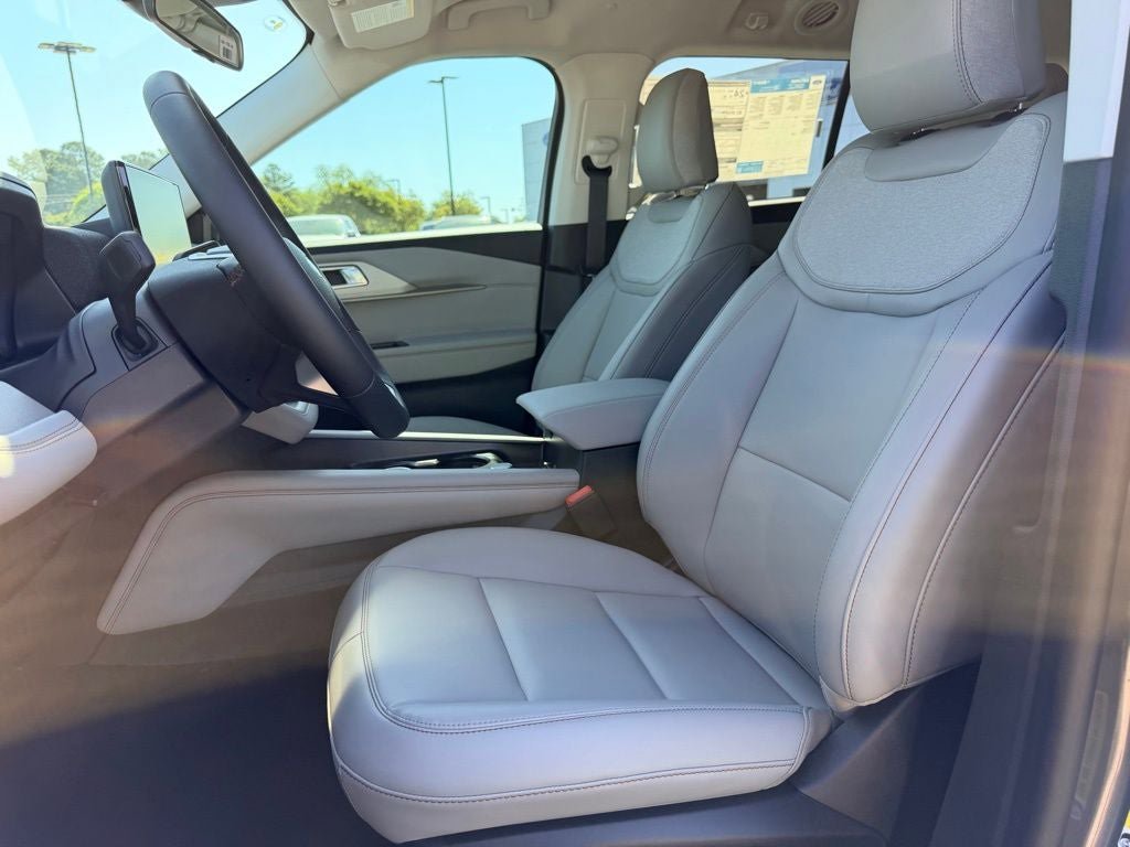 New 2026 Ford Explorer Active RWD image 19