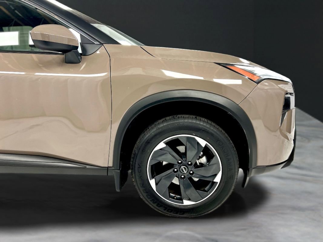 Used 2025 Nissan Rogue SV image 12