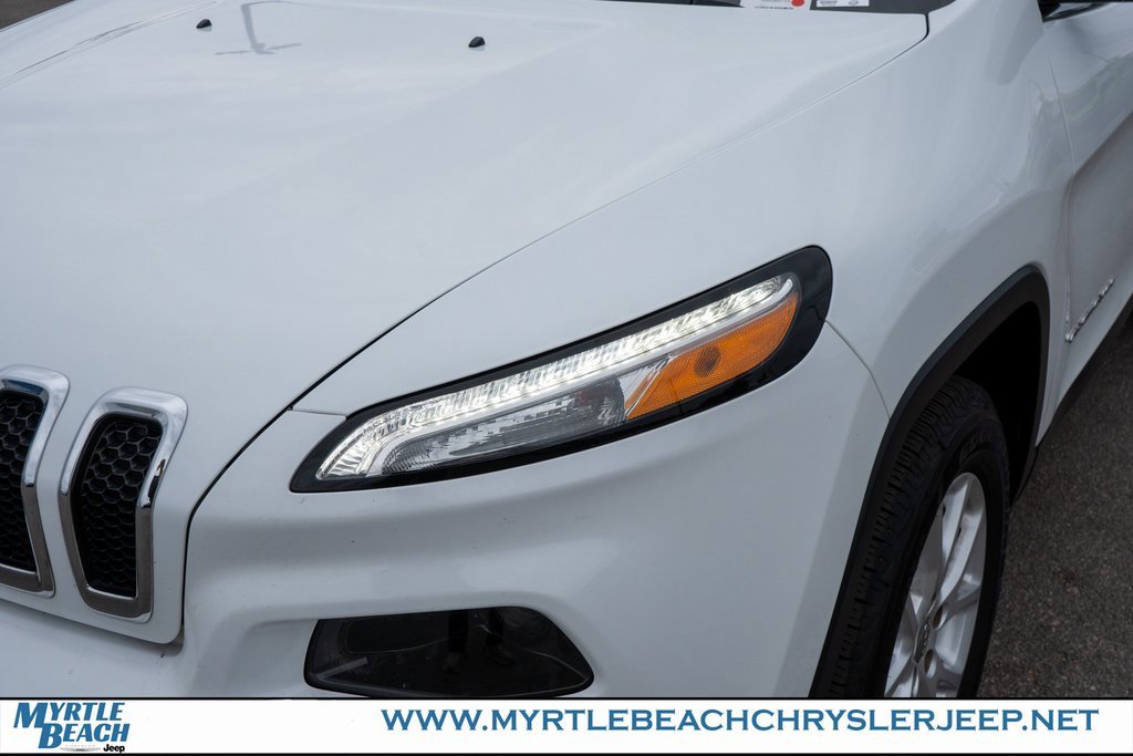 Used 2017 Jeep Cherokee Latitude w/ True North Edition image 10