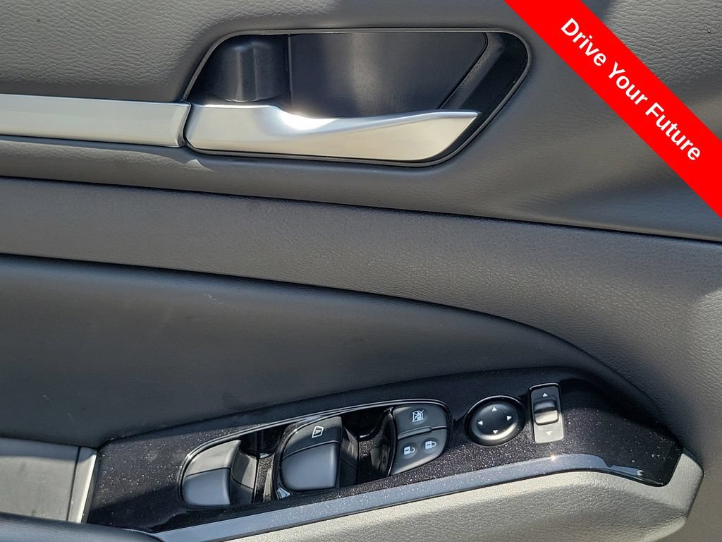 Used 2025 Nissan Altima 2.5 SR AWD/4WD image 17