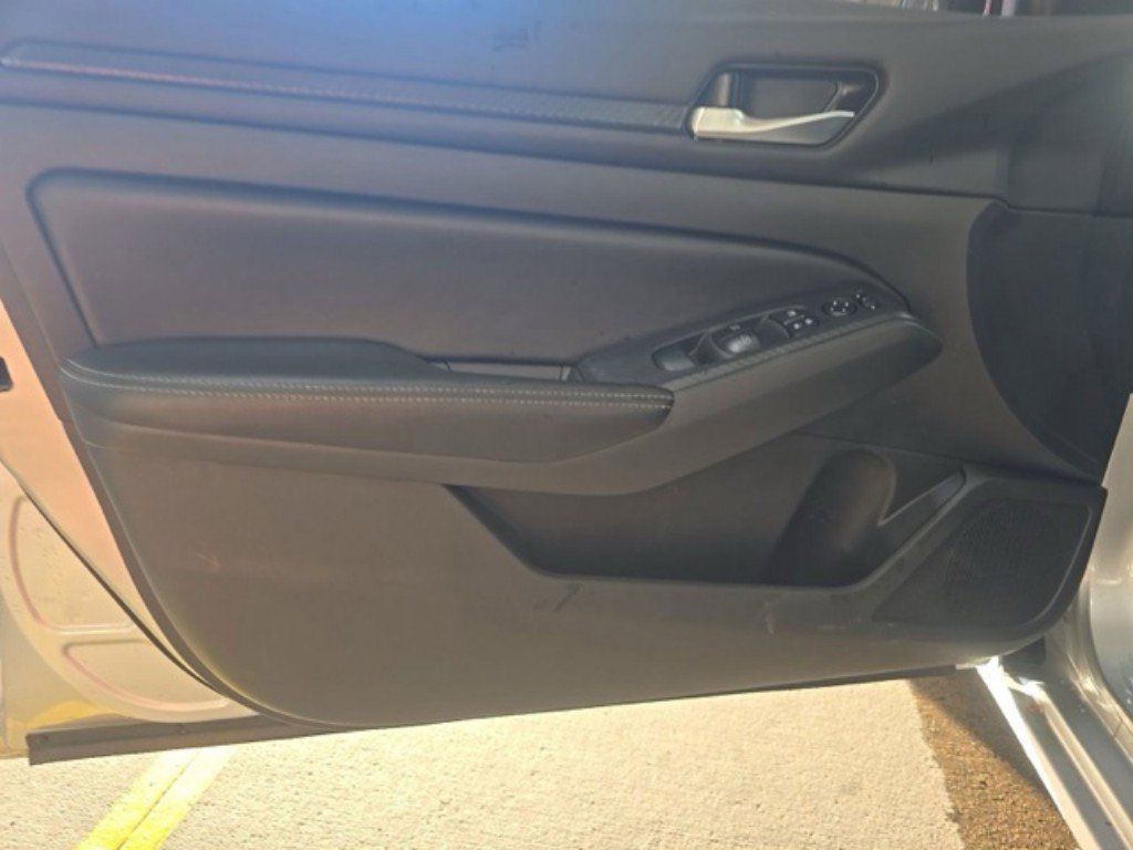 Used 2025 Nissan Altima 2.5 SV FWD image 15