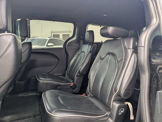 Used 2025 Chrysler Pacifica Limited FWD image 14