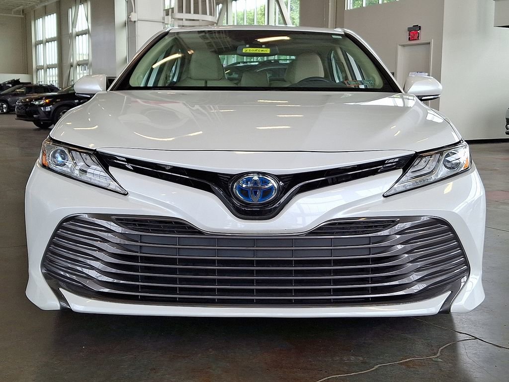 Used 2020 Toyota Camry XLE w/ Sunroof Package FWD image 5