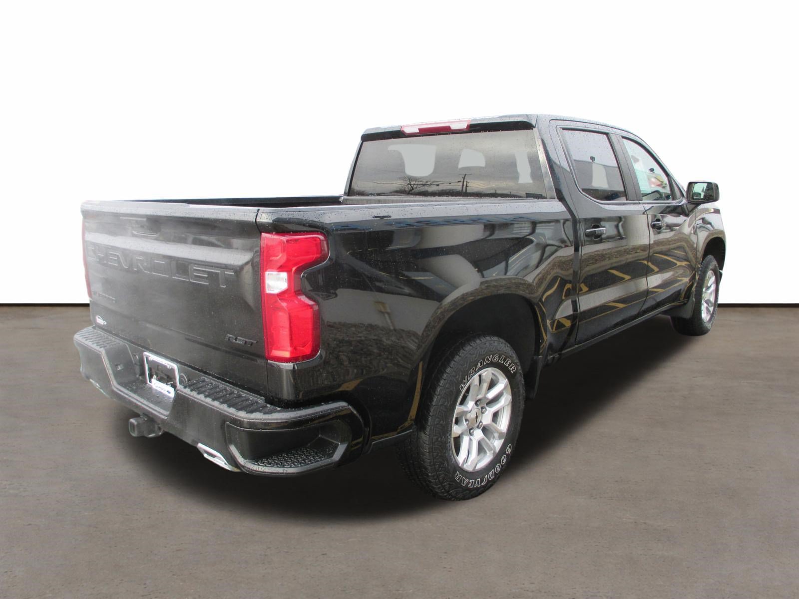 Used 2023 Chevrolet Silverado 1500 RST w/ Z71 Off-Road Package AWD/4WD image 5