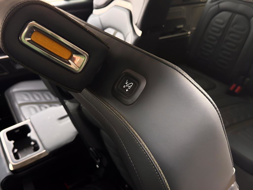 Used 2023 Rivian R1S Adventure image 19