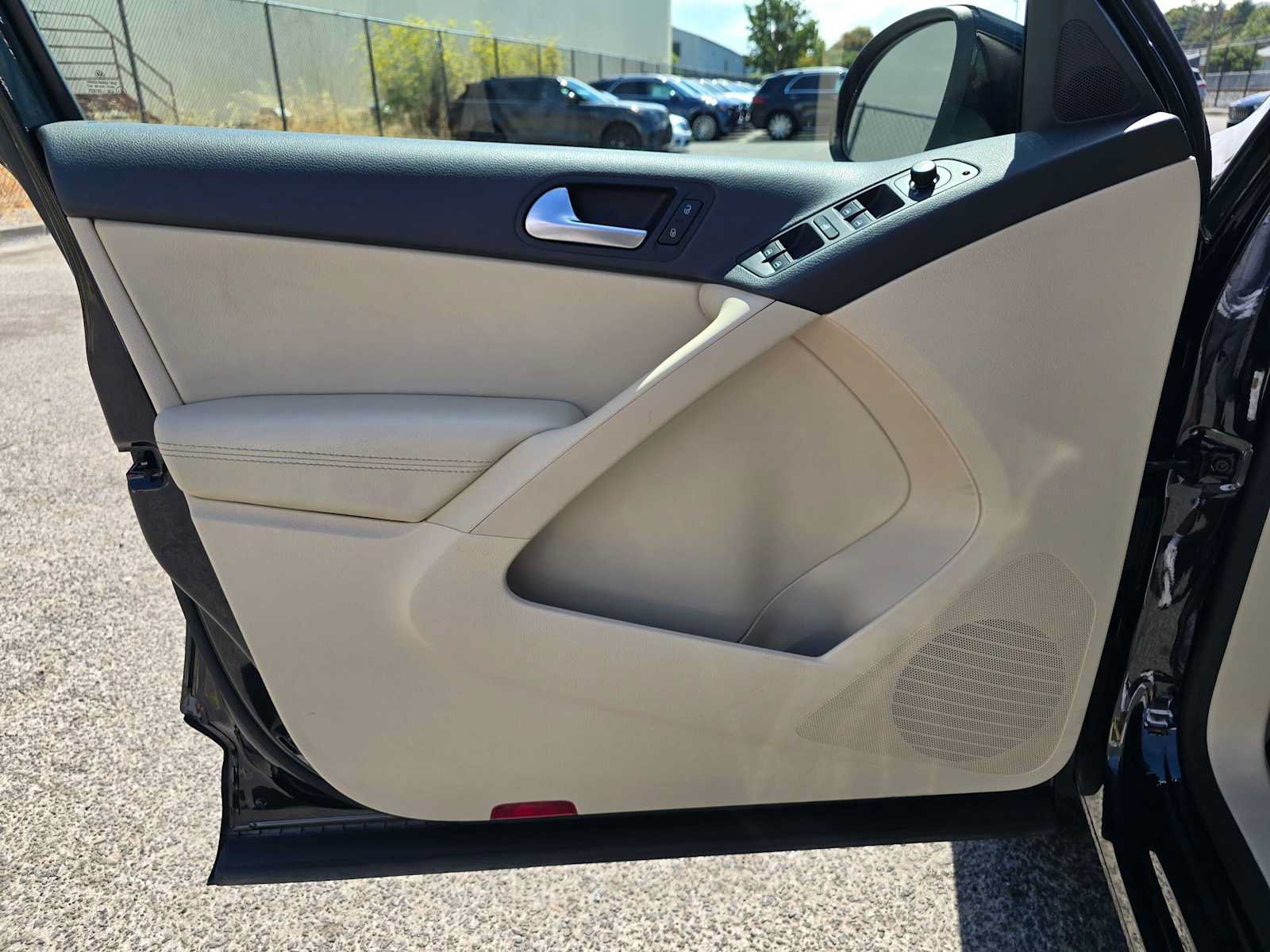 Used 2014 Volkswagen Tiguan SE FWD image 19