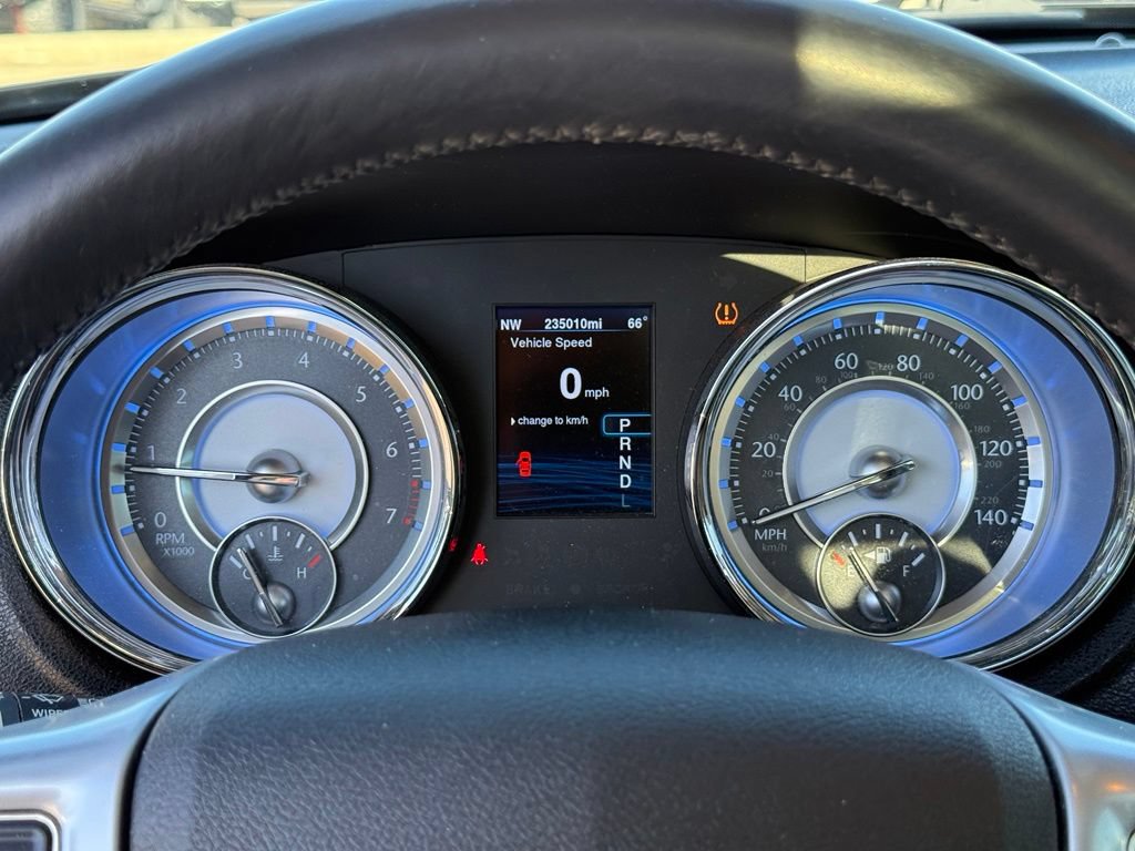 Used 2014 Chrysler 300 w/ Driver Convenience Group RWD image 16