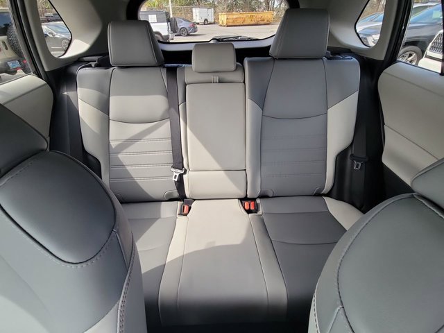 Used 2023 Toyota RAV4 XLE Premium image 5