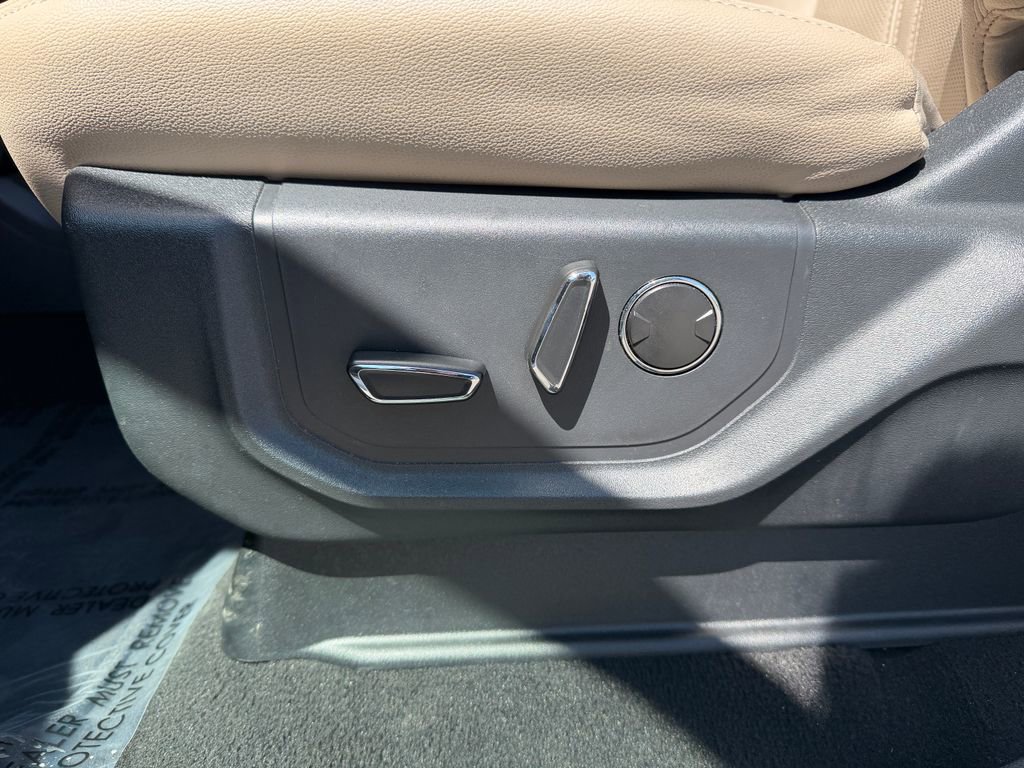 Used 2024 Ford Expedition Limited image 21