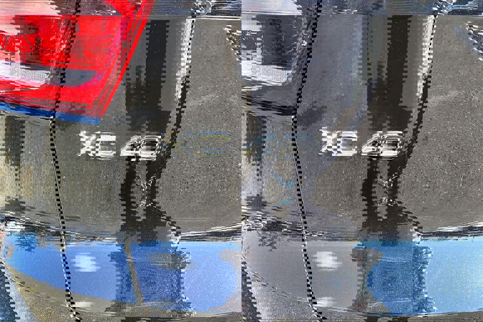 Used 2023 Volvo XC40 B5 Plus w/ Driver Assist Package image 31