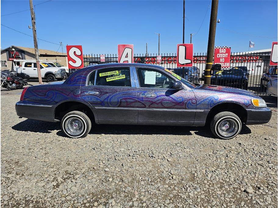 Used 1999 Lincoln Town Car Executive image 4