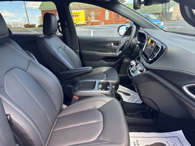 New 2026 Chrysler Pacifica Select image 10