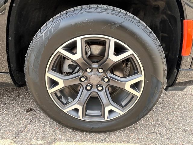 Used 2023 Jeep Wagoneer L Series III w/ Preferred Equipment Group image 9