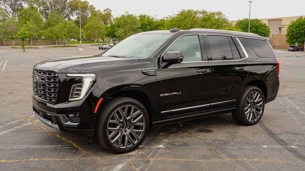 New 2026 GMC Yukon Denali Ultimate AWD/4WD image 3