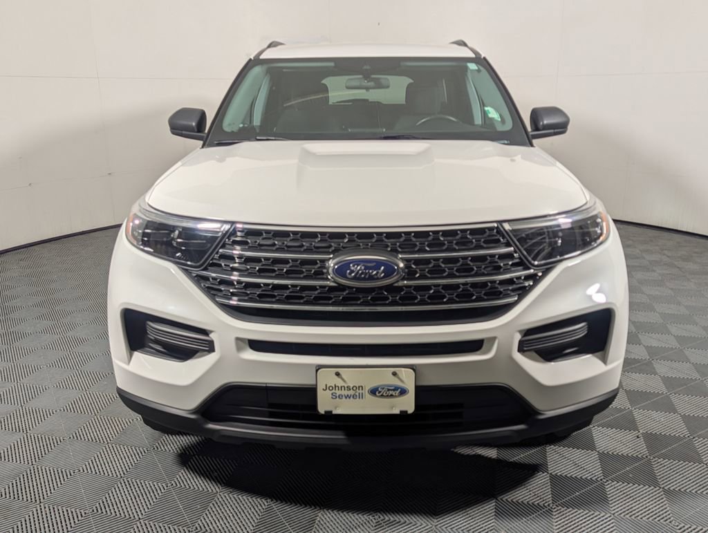 Certified 2022 Ford Explorer XLT image 3