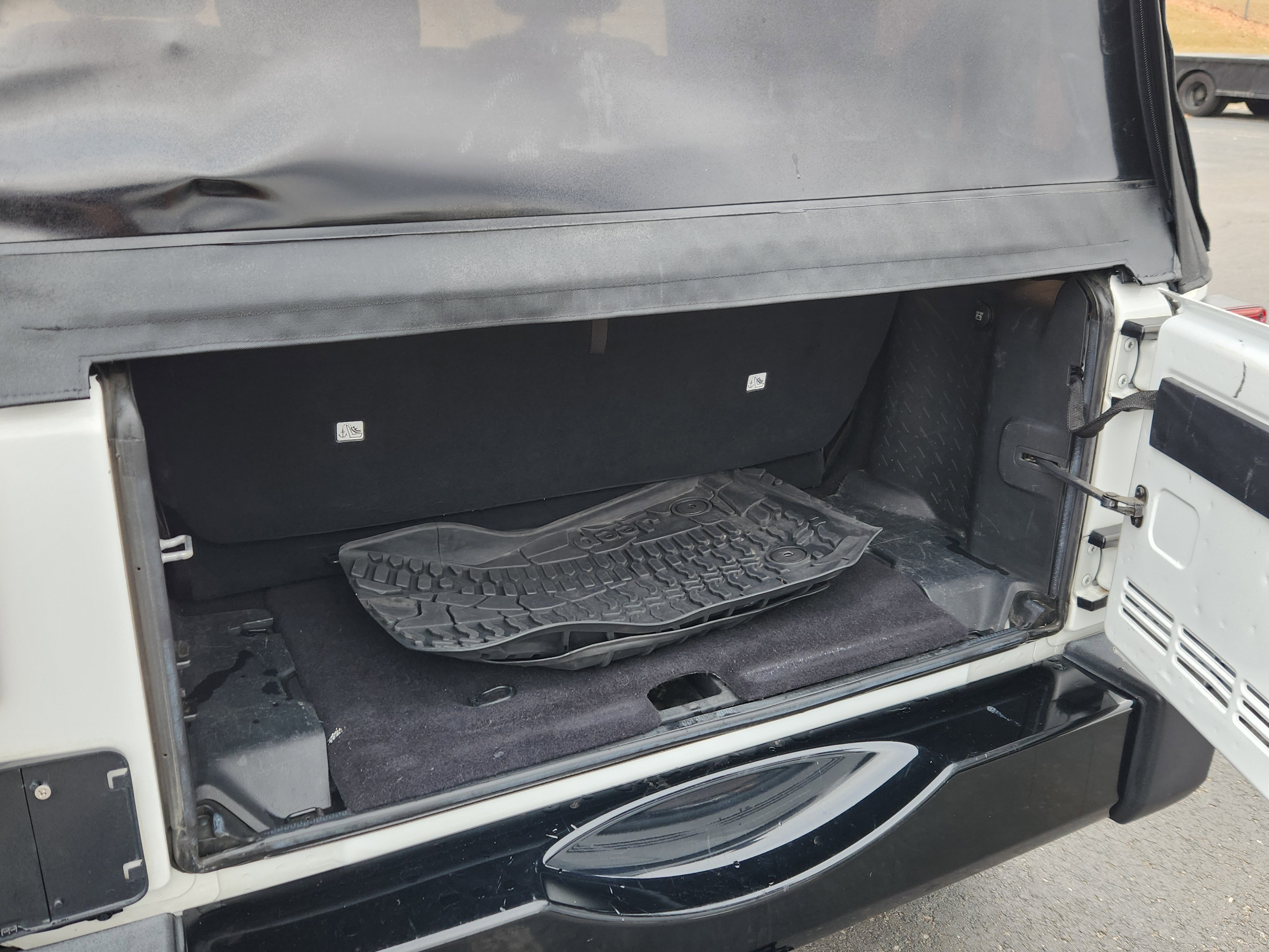 Used 2015 Jeep Wrangler Sport image 18