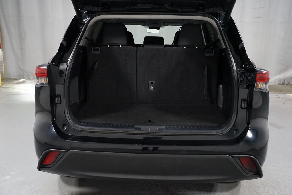 Certified 2024 Toyota Highlander LE FWD image 36