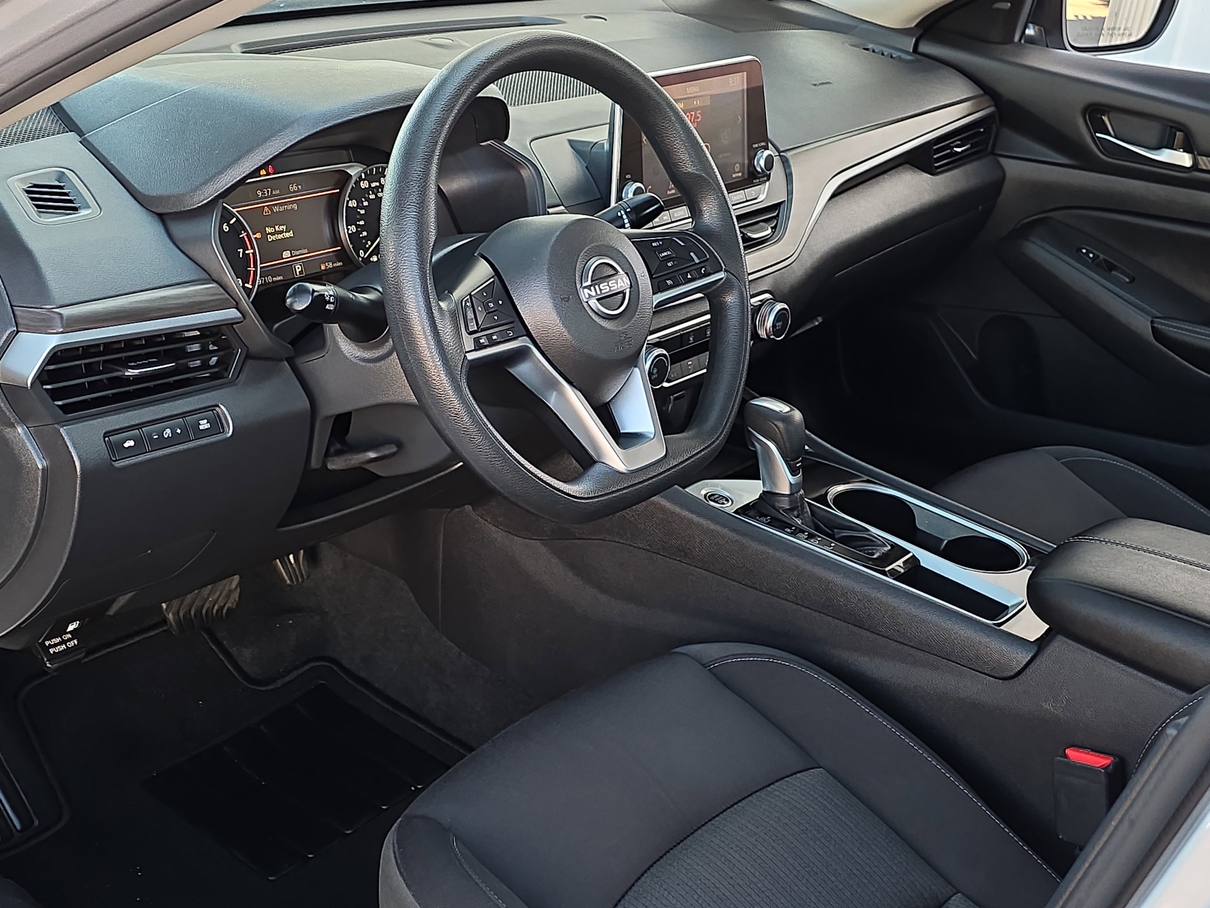 Used 2024 Nissan Altima 2.5 SV image 12