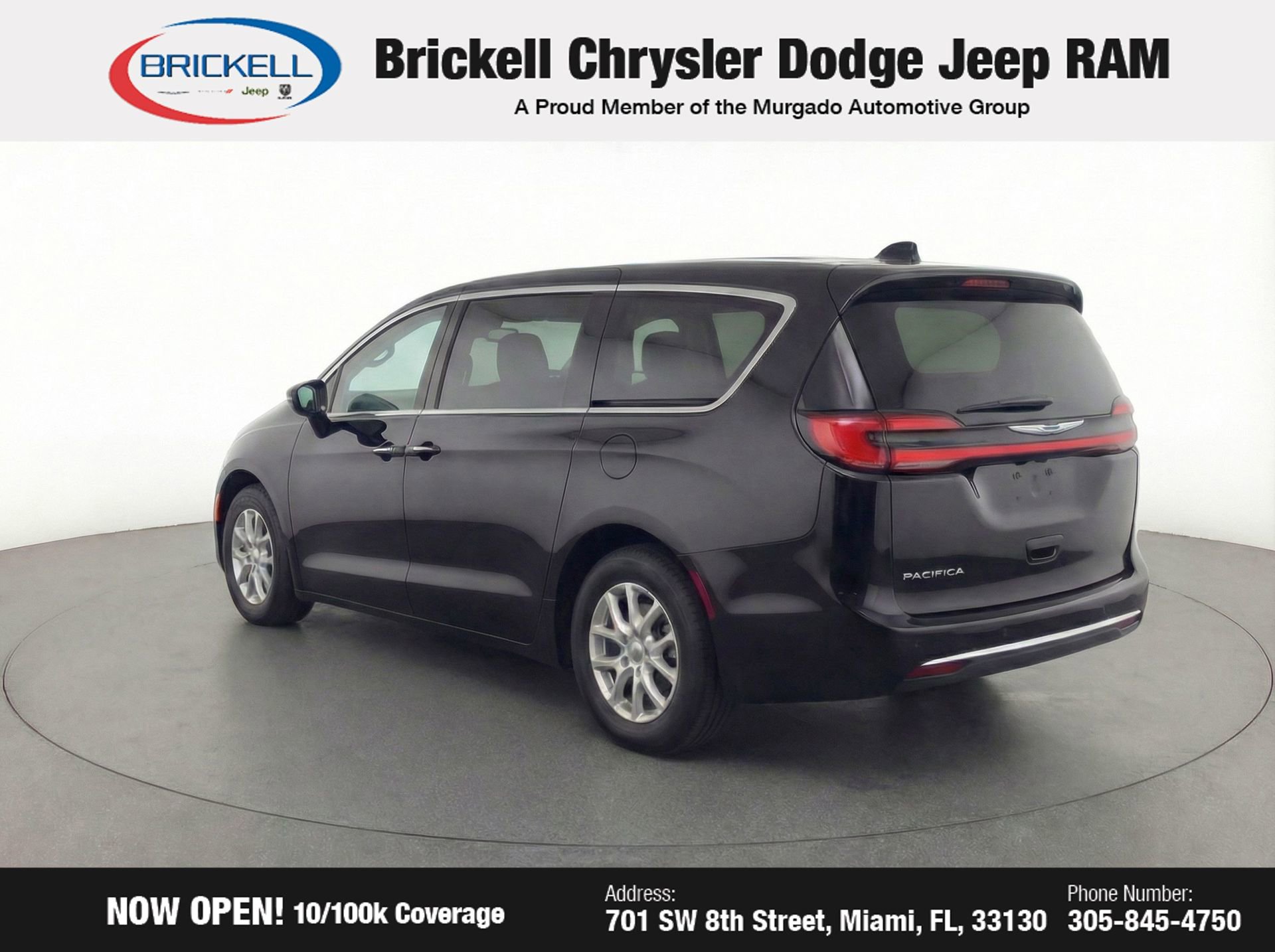 Used 2024 Chrysler Pacifica Touring-L image 3