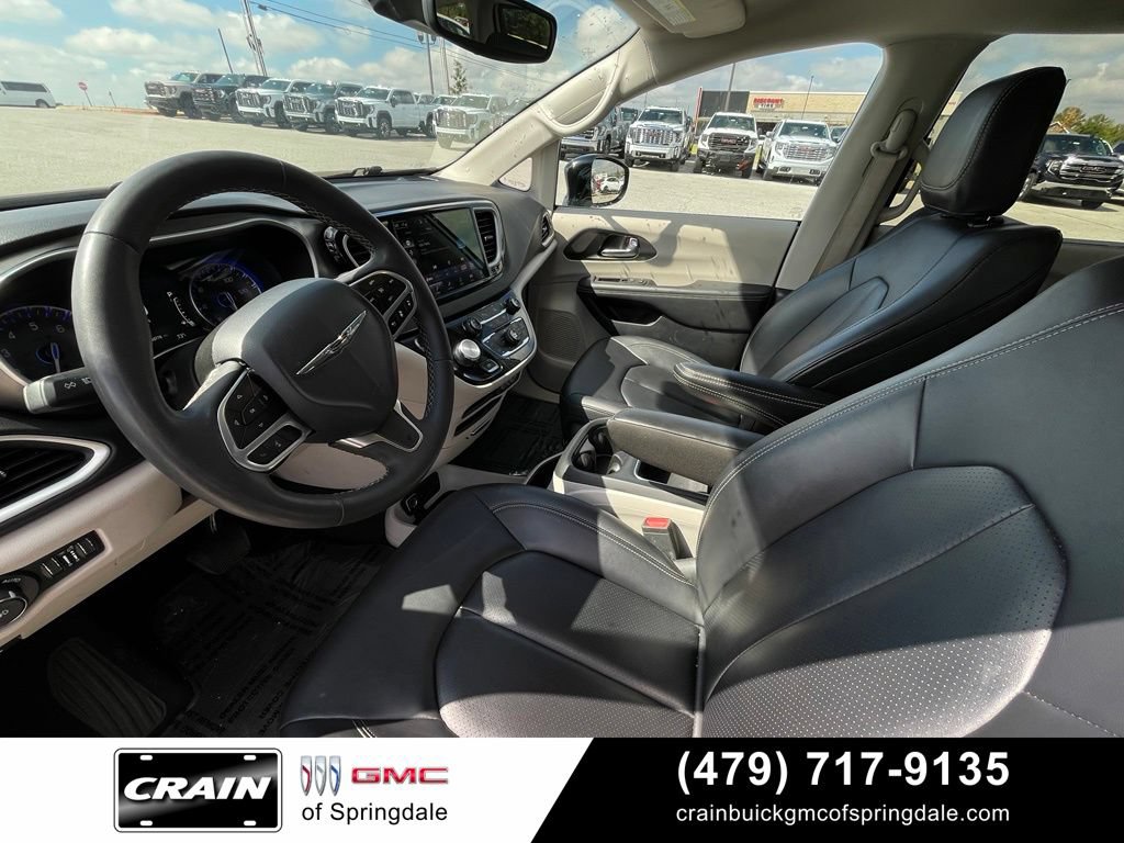 Used 2024 Chrysler Pacifica Touring-L FWD image 10