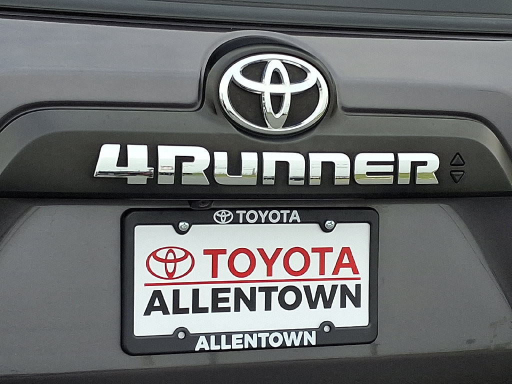 Used 2022 Toyota 4Runner TRD Off-Road Premium AWD/4WD image 31