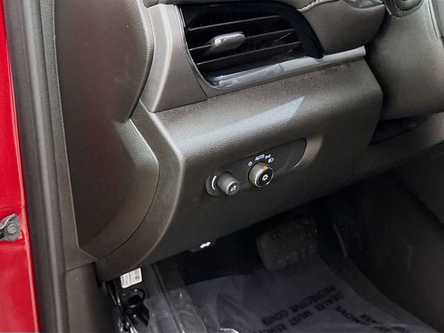 Used 2023 Chevrolet Traverse LT image 11