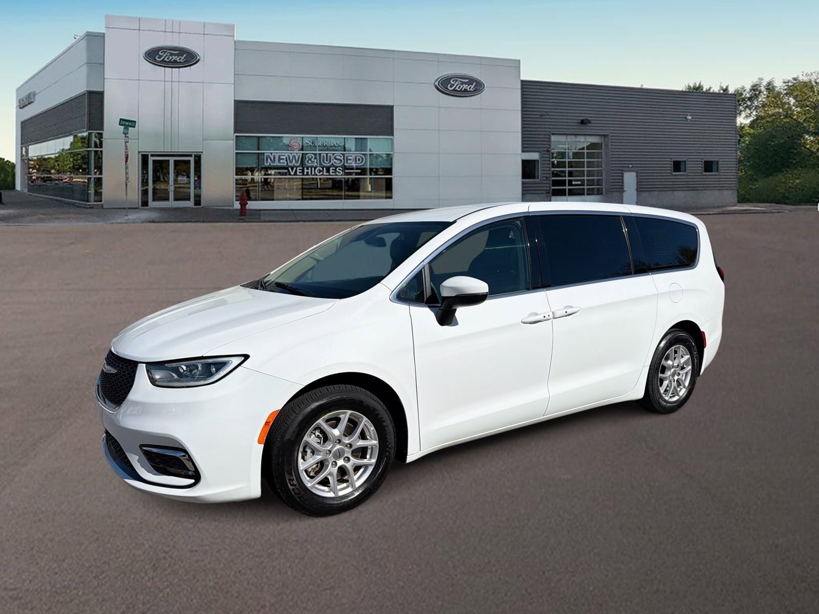 Used 2023 Chrysler Pacifica Touring-L FWD image 1