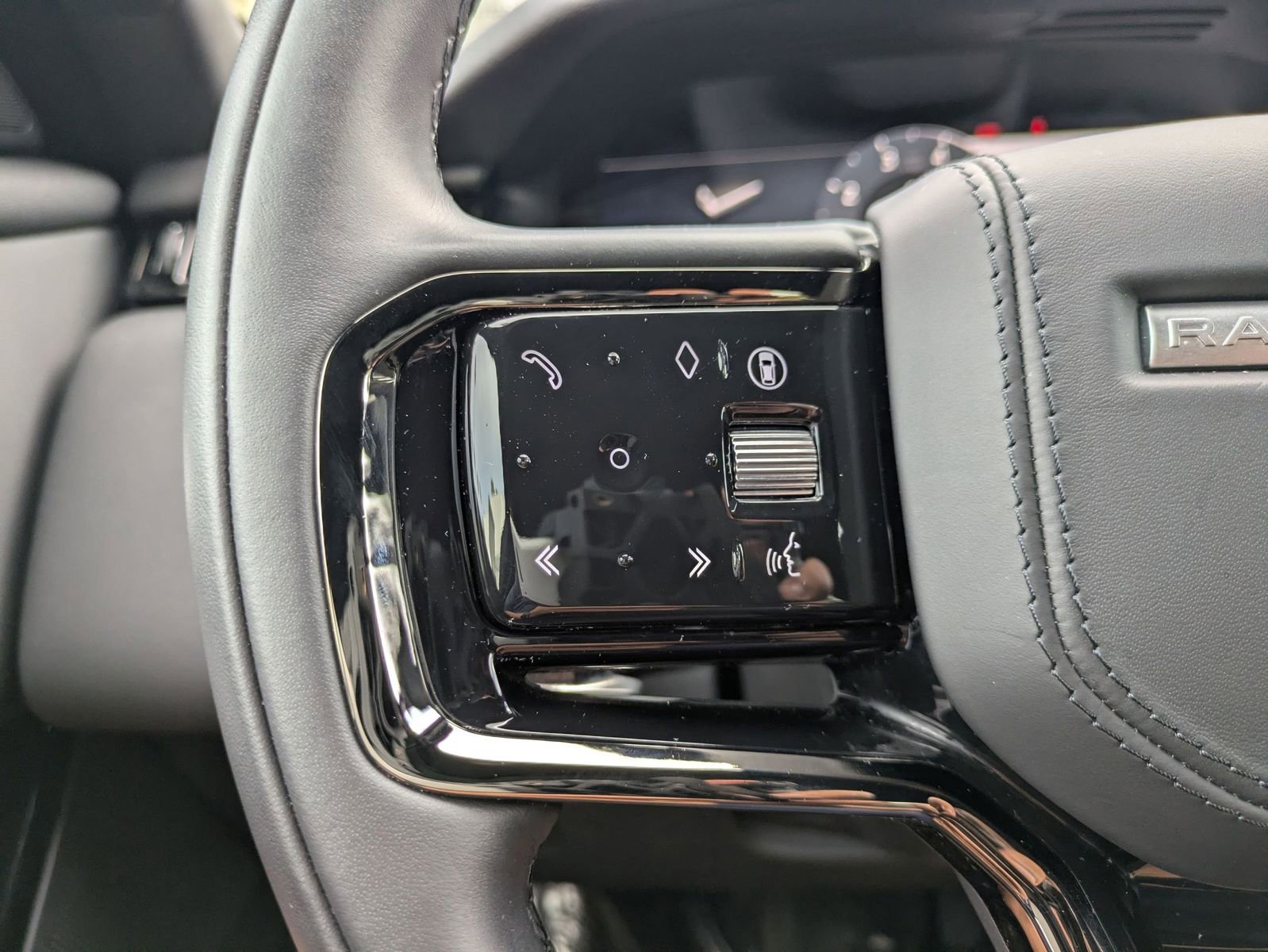 Used 2026 Land Rover Range Rover Velar S image 17