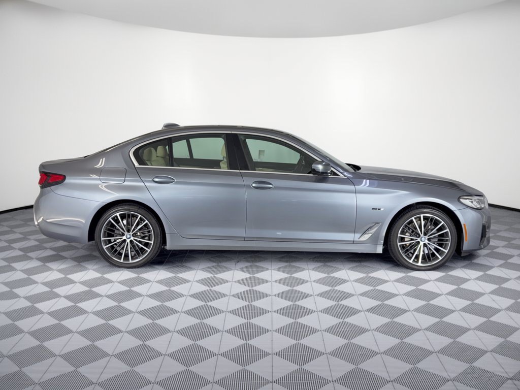 Used 2022 BMW 530e w/ Convenience Package RWD image 8