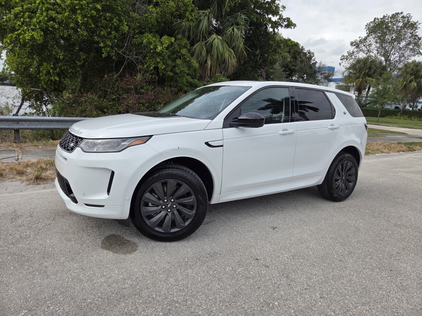 New 2025 Land Rover Discovery Sport S