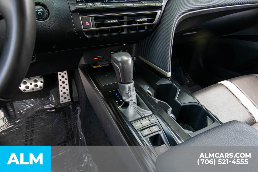 Used 2025 Toyota Camry SE image 27