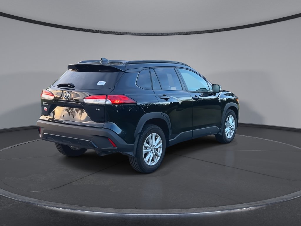 Used 2025 Toyota Corolla Cross LE FWD image 8