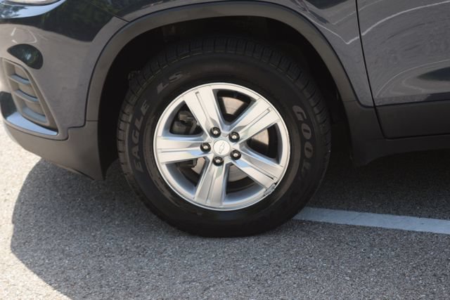 Used 2019 Chevrolet Trax LT w/ Sun & Sound Package AWD/4WD image 26