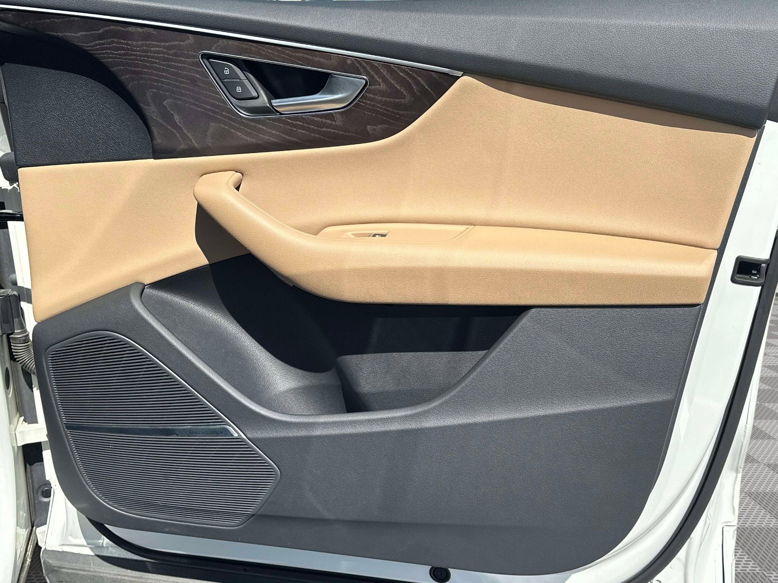 Used 2019 Audi Q8 Premium Plus image 31