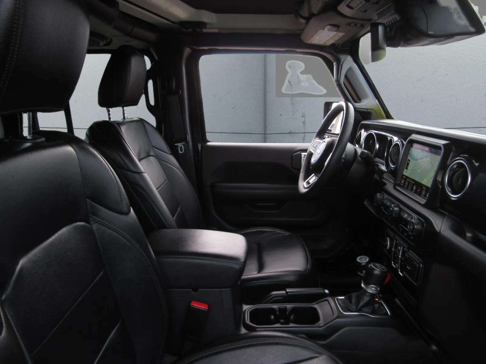 Used 2023 Jeep Wrangler Unlimited Sahara AWD/4WD image 8