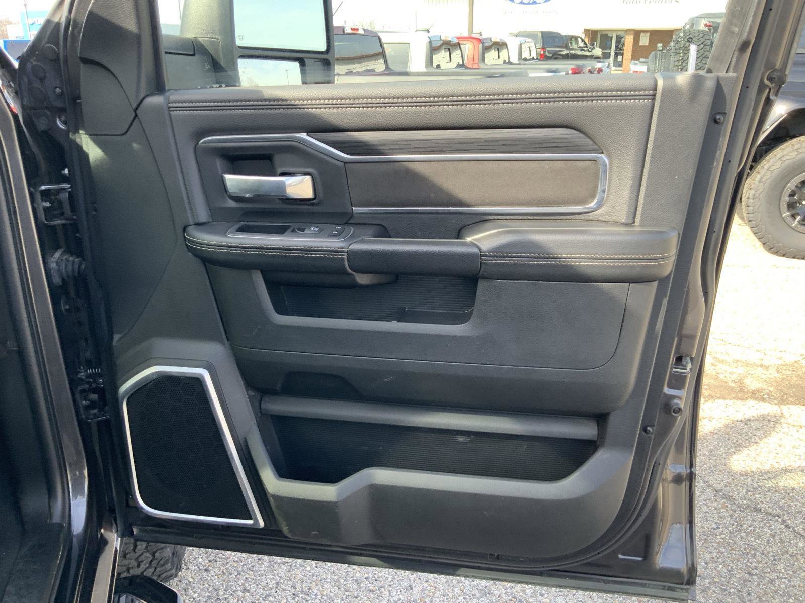 Used 2024 RAM 3500 Laramie w/ Night Edition image 63