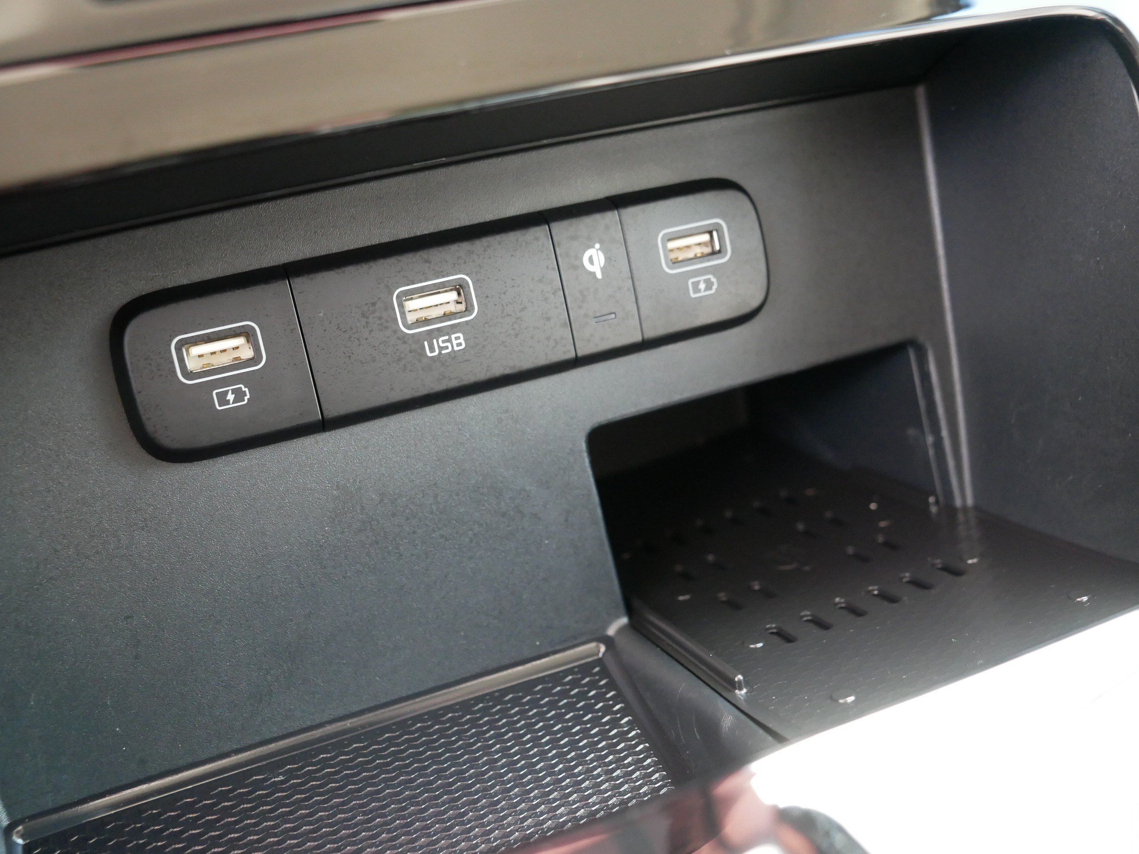 Certified 2023 Kia Carnival EX FWD image 33
