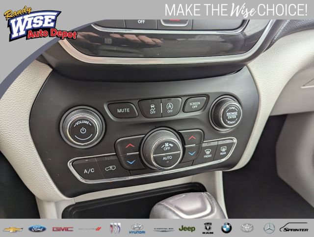 Used 2020 Jeep Cherokee Limited image 16
