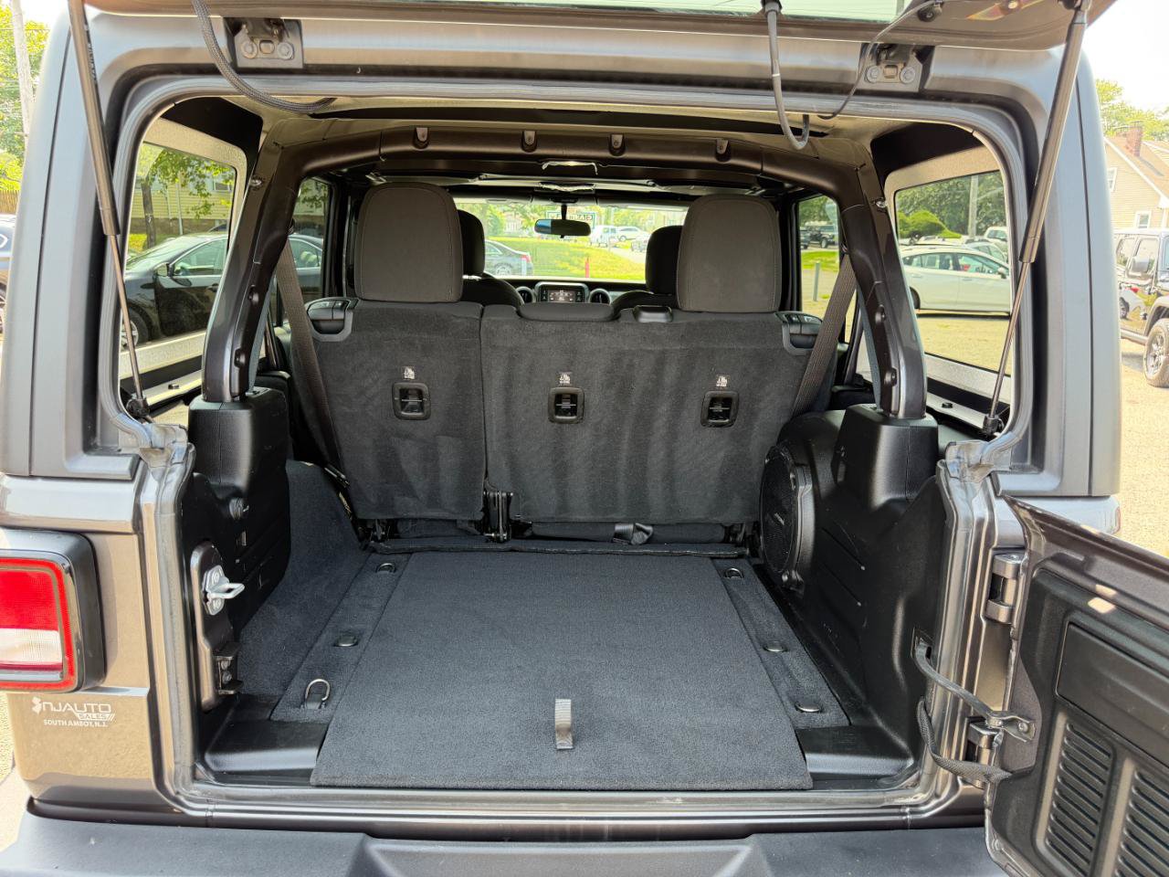 Used 2018 Jeep Wrangler Unlimited Sport S AWD/4WD image 37