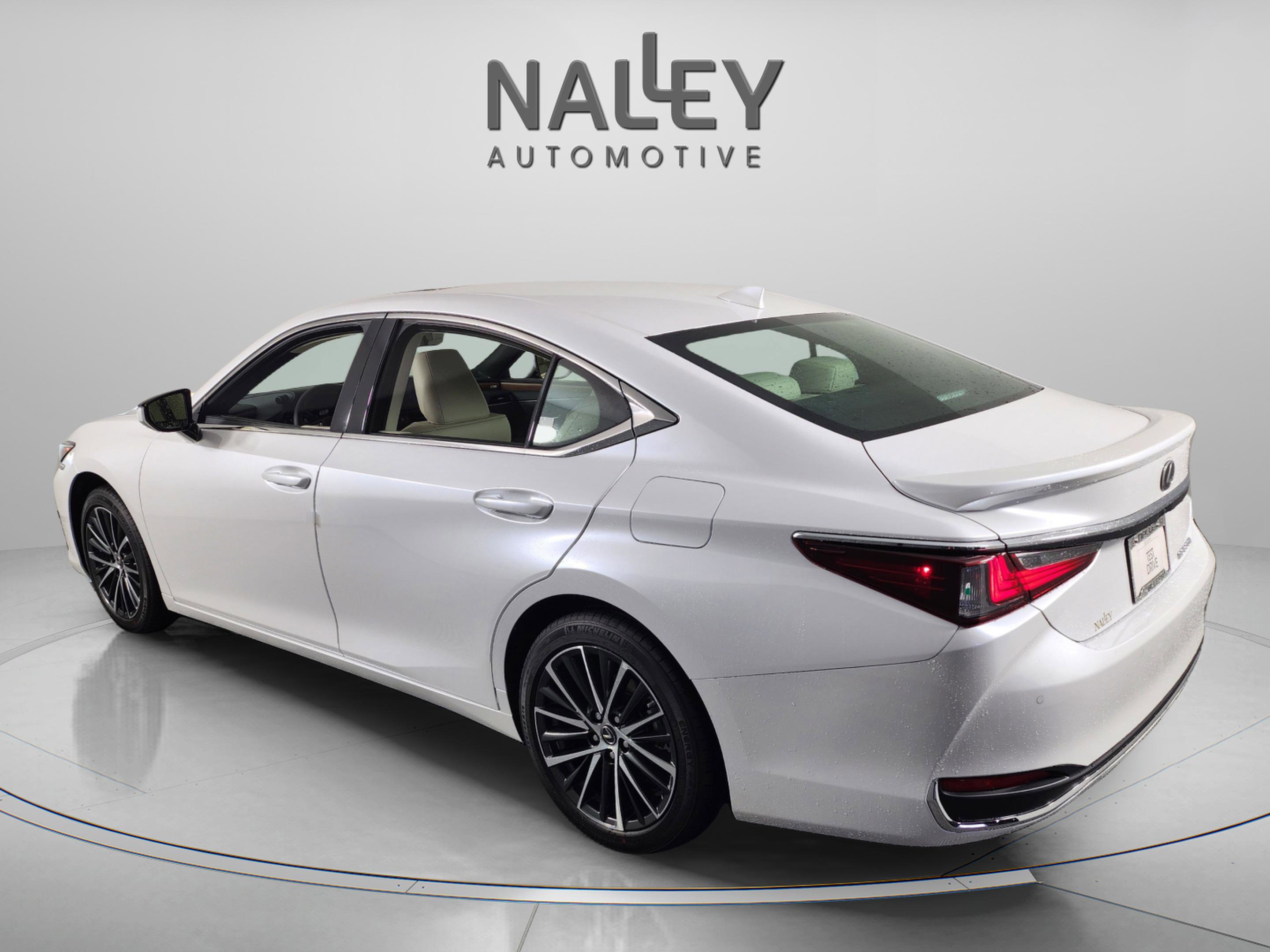 New 2025 Lexus ES 300h w/ Premium Package image 3