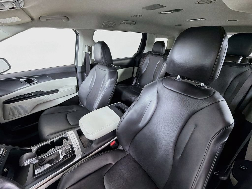 Used 2023 Kia Carnival LX FWD image 19