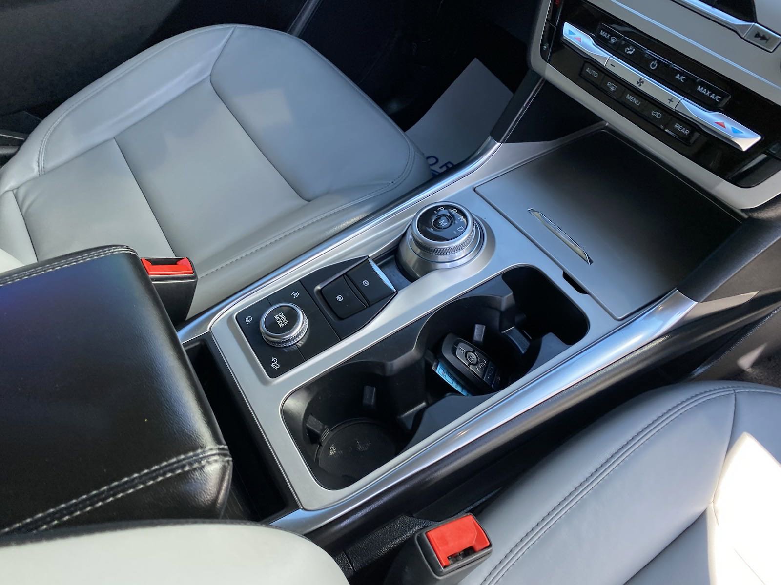 Used 2021 Ford Explorer XLT w/ Equipment Group 202A AWD/4WD image 19