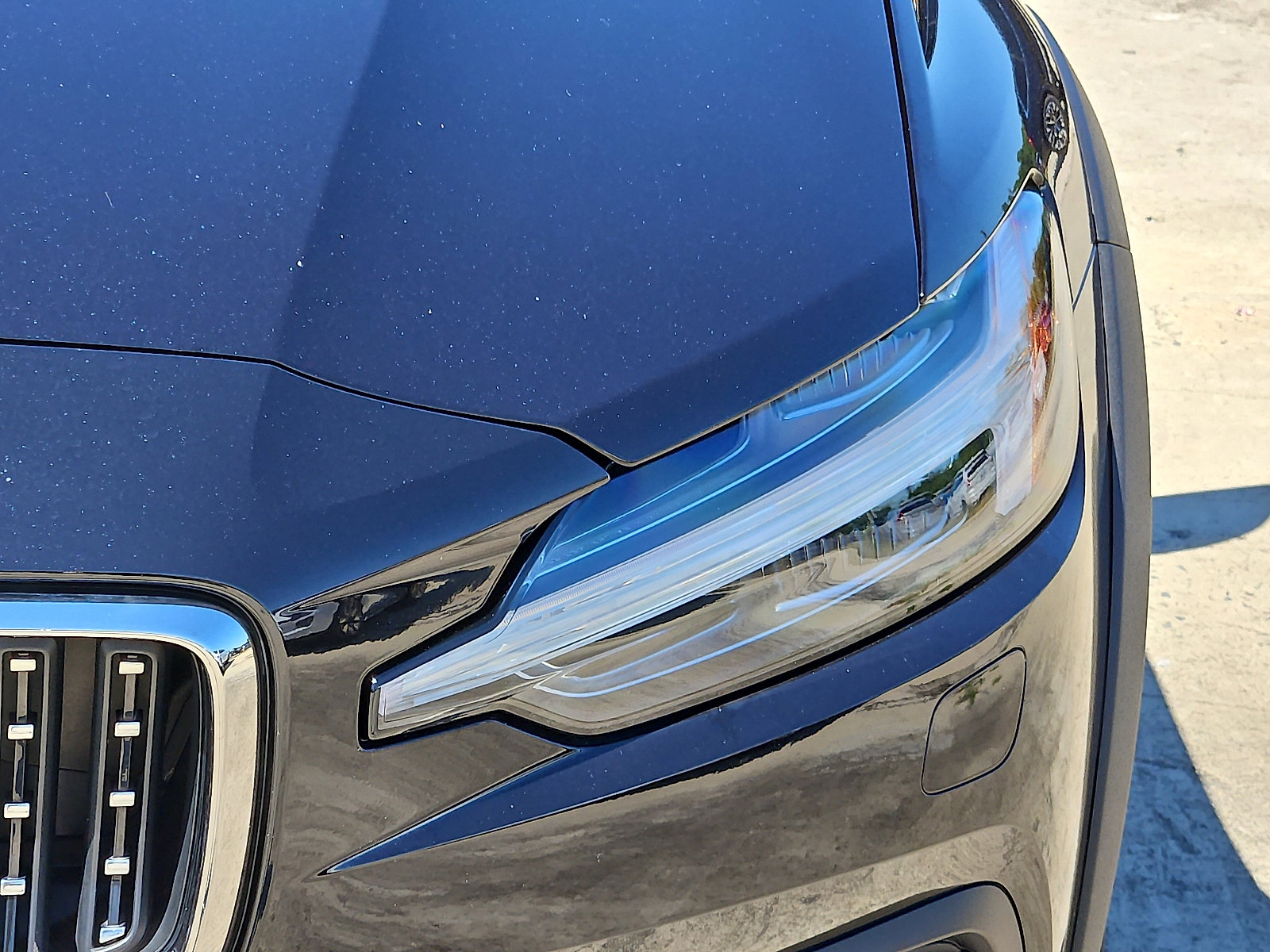 Certified 2024 Volvo V60 B5 Cross Country Plus image 9