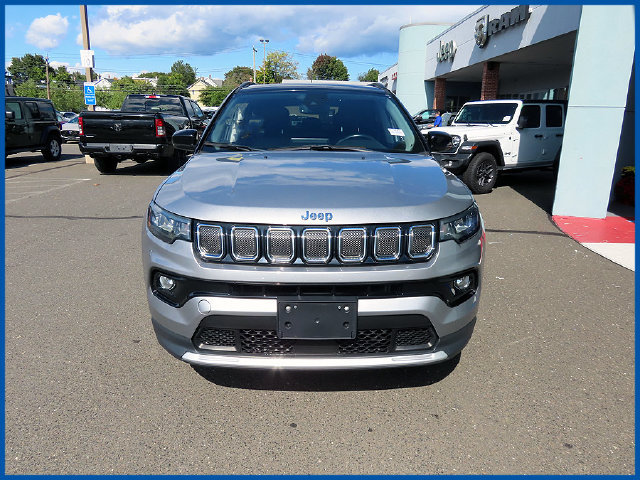 Certified 2022 Jeep Compass Limited w/ Sun and Sound Group AWD/4WD image 3