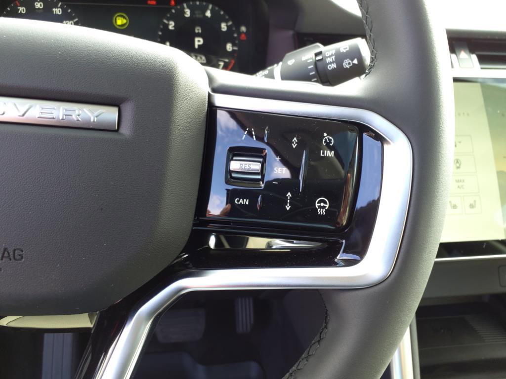 Used 2025 Land Rover Discovery Sport S image 17