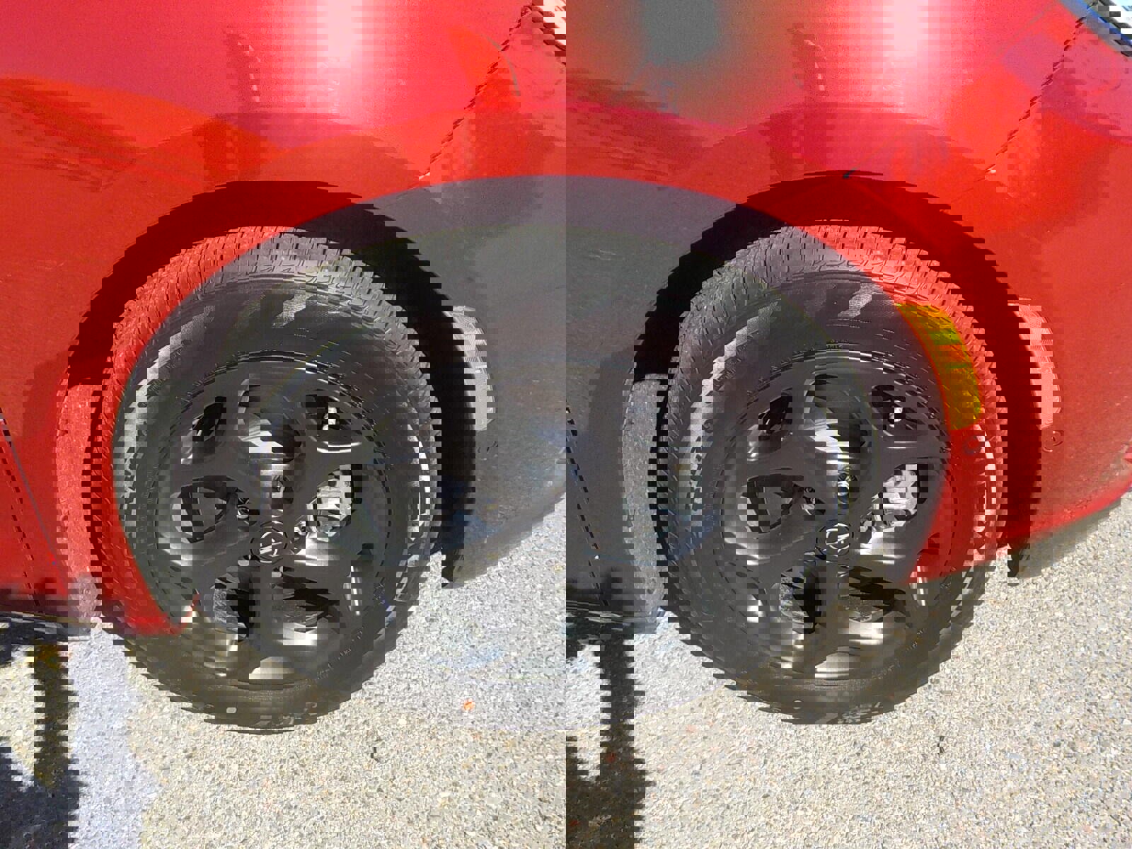 Used 2025 Chrysler Pacifica Premium image 4