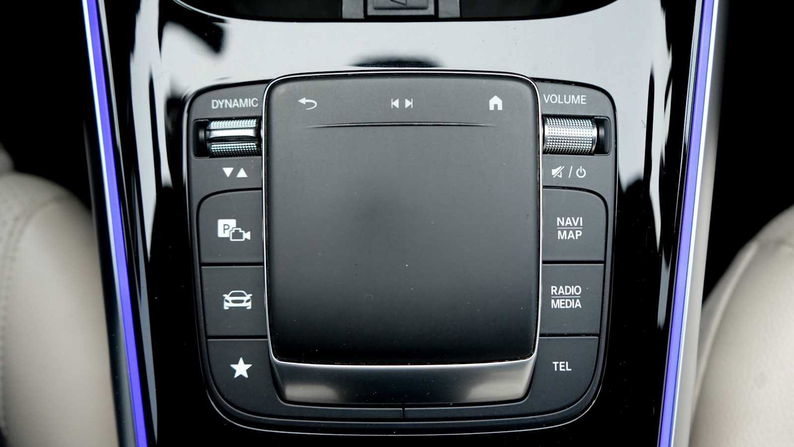 Certified 2022 Mercedes-Benz EQB 300 4MATIC w/ Exclusive Package image 28