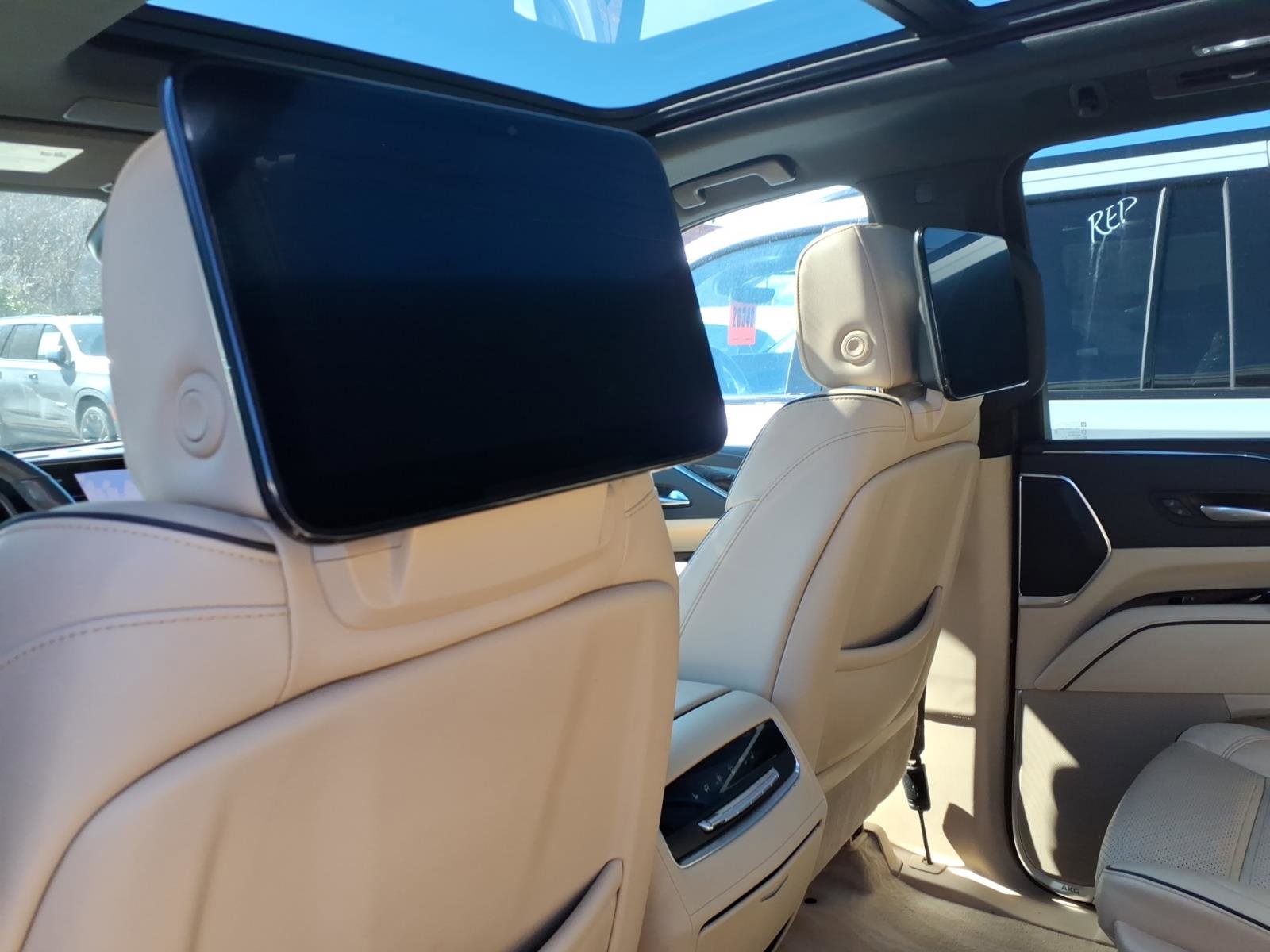 Used 2021 Cadillac Escalade ESV Premium Luxury w/ Performance Package image 30