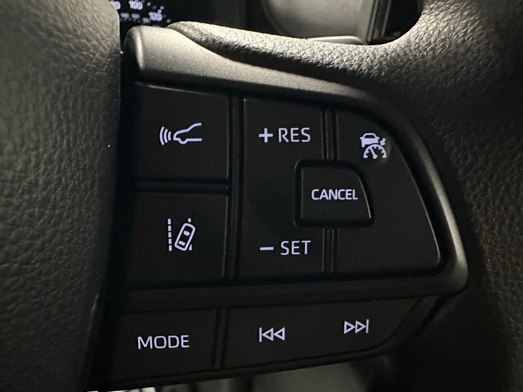 Used 2025 Toyota Sienna LE image 20