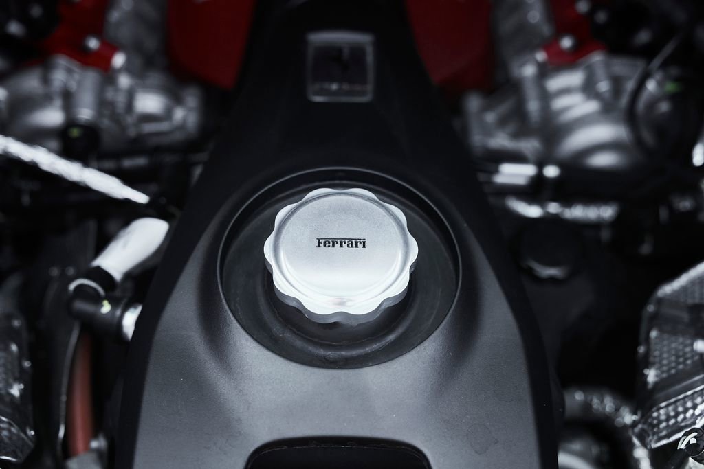 Used 2024 Ferrari SF90 Spider image 28